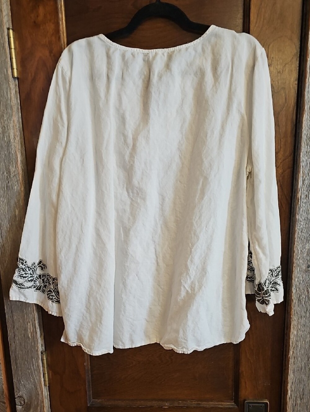 White Embroidered V-Neck Chicos Top - Picture 4 of 6